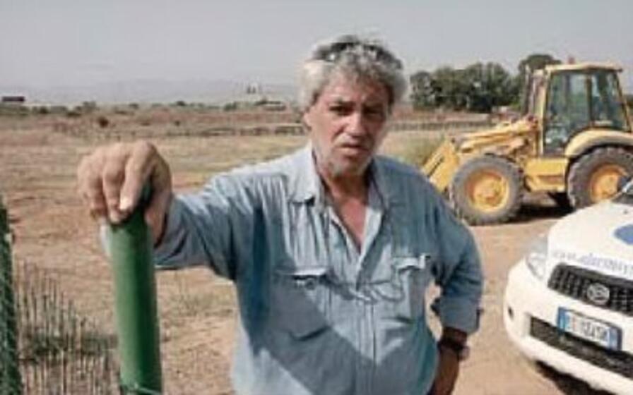 Elmas: botte alla moglie, Dore nei guai Il consigliere ...