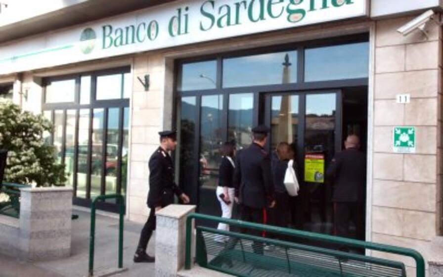 Lanusei Rapina Con Giallo Al Banco Banditi In Fuga Con 200 Mila Euro L Unione Sarda It