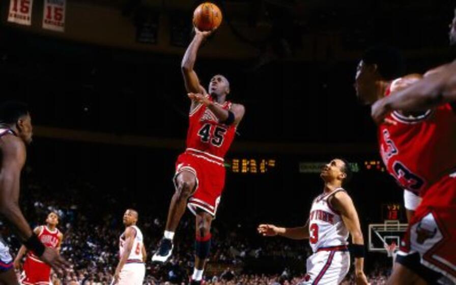michael jordan schiaccia a 50 anni