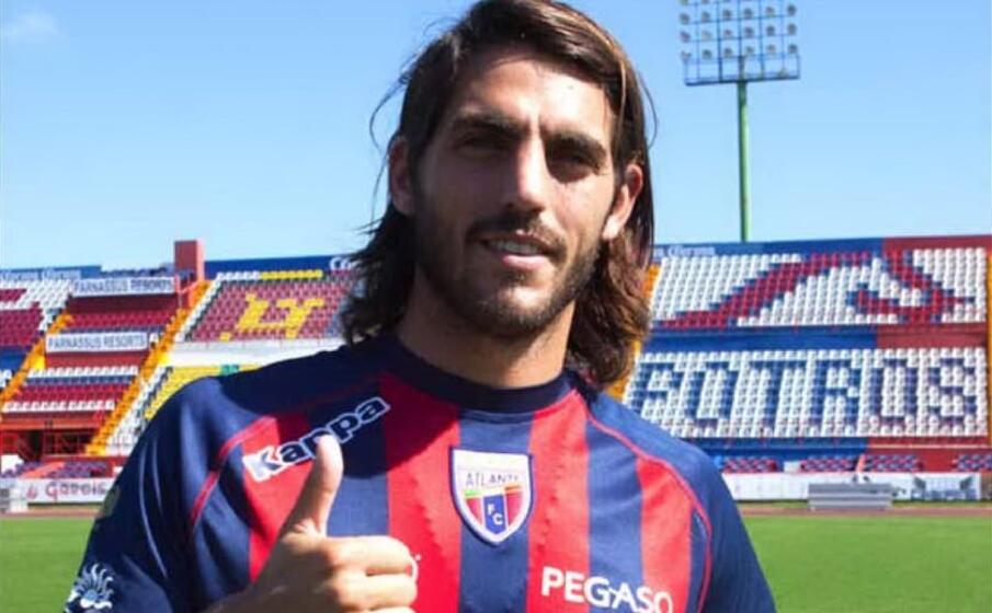 larrivey con la maglia dell atlante
