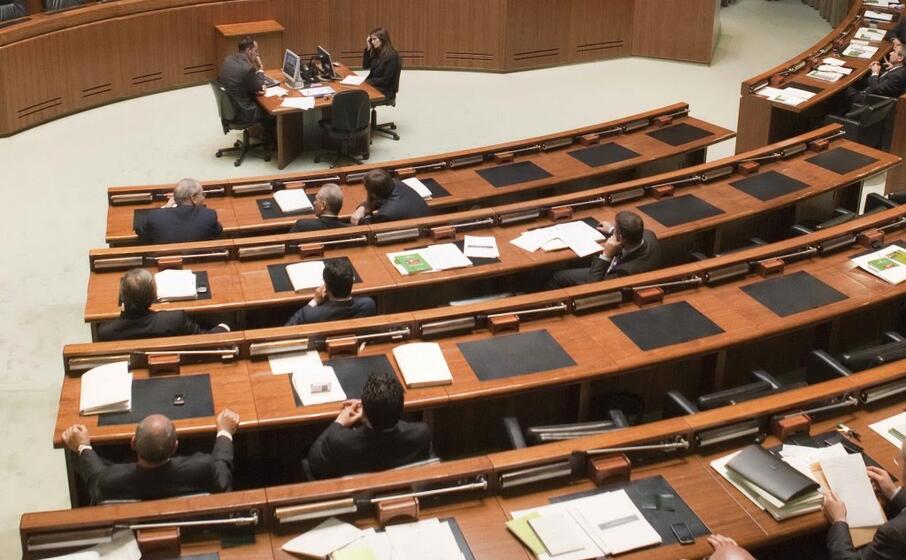 una seduta del consiglio regionale (foto d archivio)
