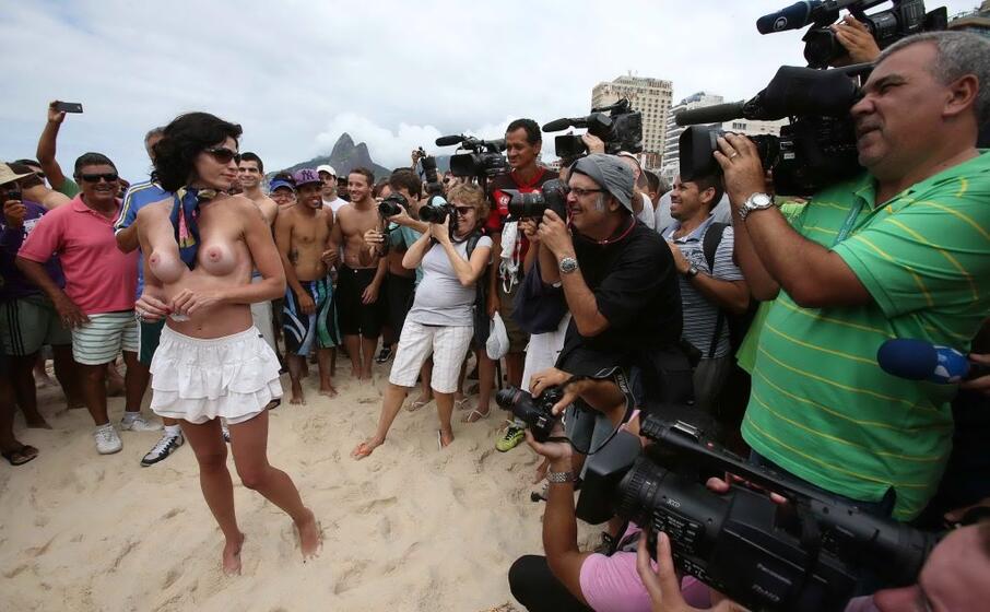 in topless a rio de janeiro