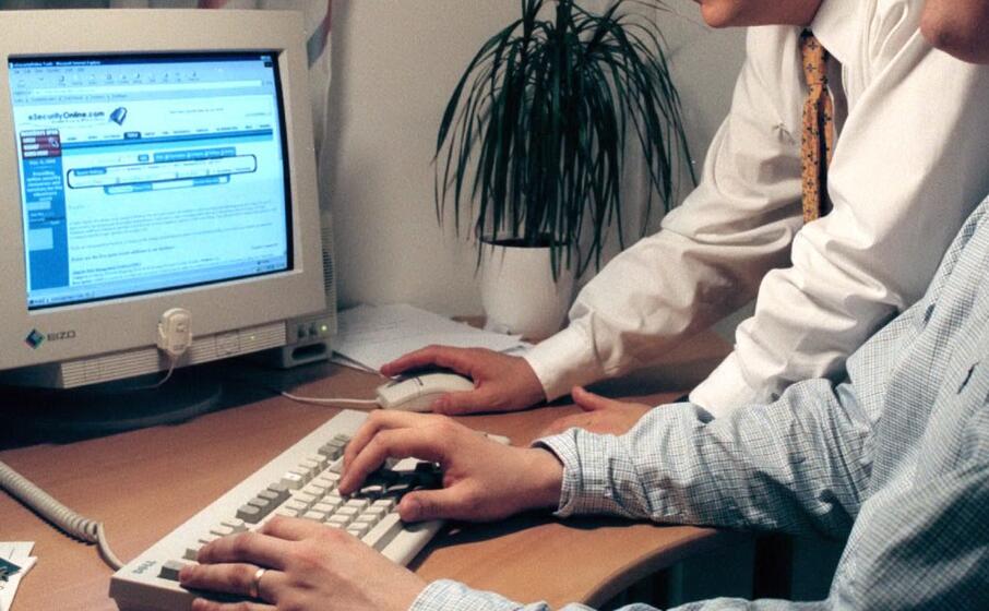 esperti di informatica al lavoro