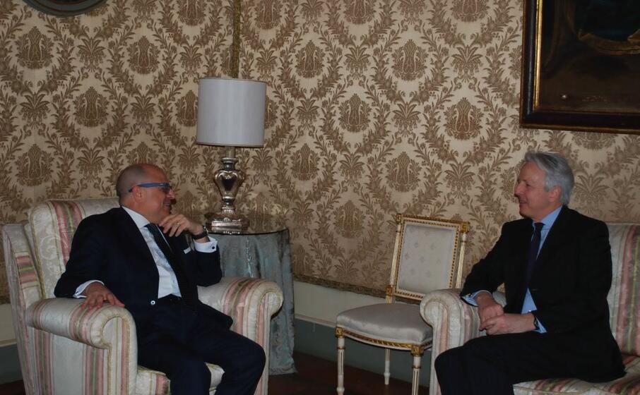 Ambasciatore inglese a Cagliari La visita al Prefetto Giuffrida - L'Unione Sarda.it