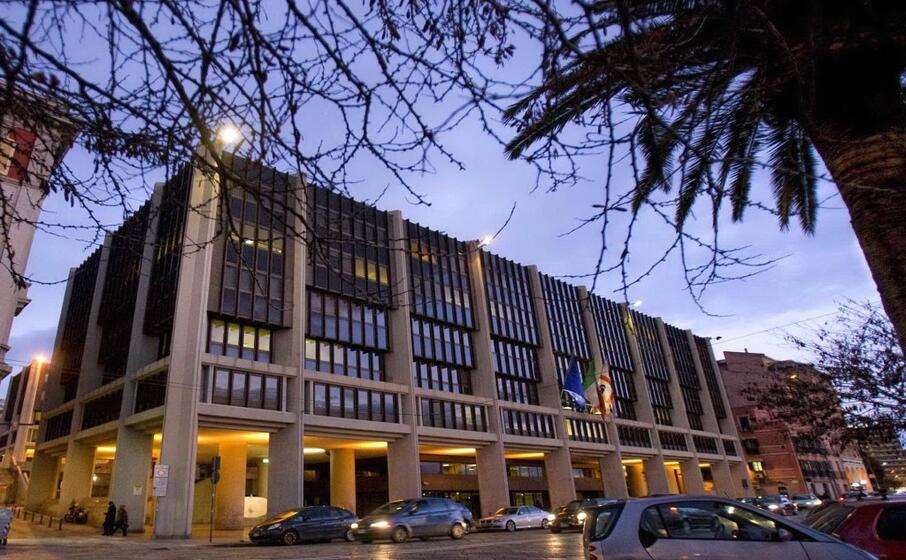 il palazzo del consiglio regionale in via roma