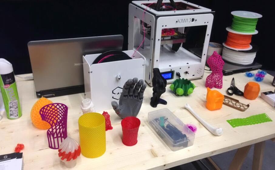 alcuni oggetti realizzati con la stampante 3d