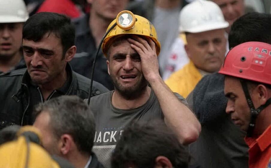 il dolore dei minatori scampati