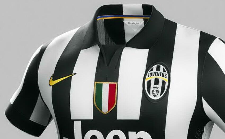 Juve C E Anche Una Nuova Maglia Strisce Bianconere Sono Piu Larghe L Unione Sarda It