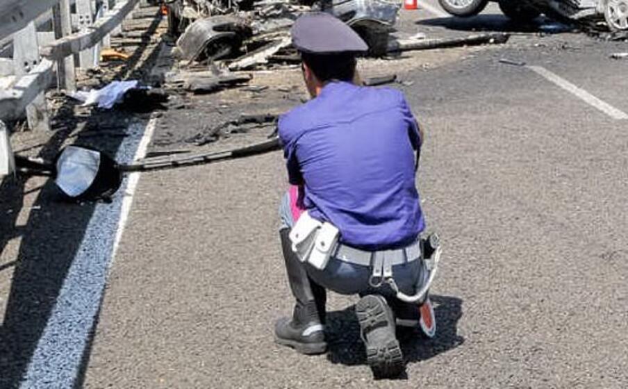 un agente della polizia stradale