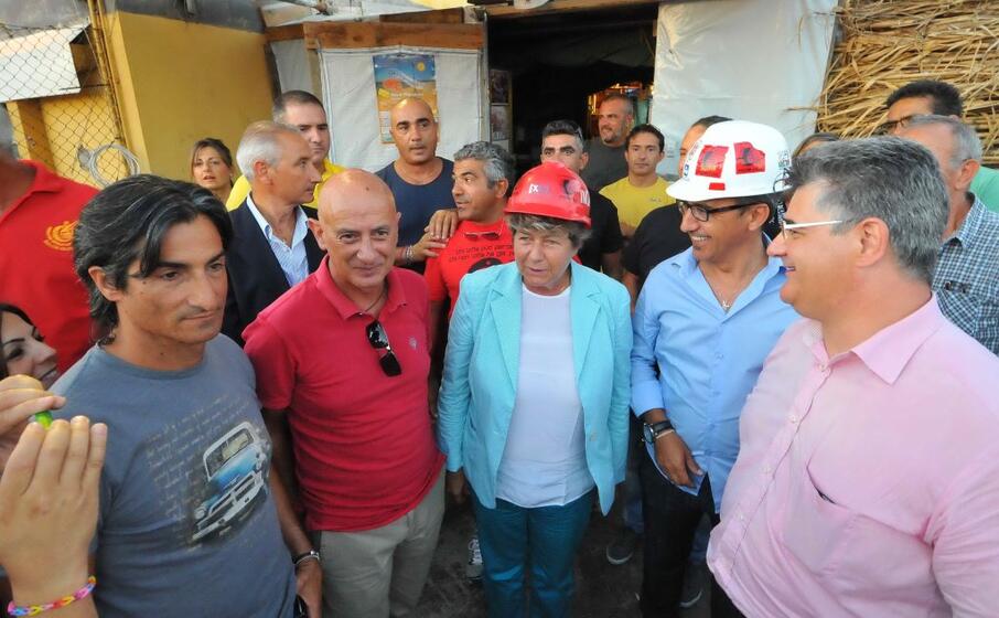 susanna camusso a portovesme con gli operai alcoa foto cucca