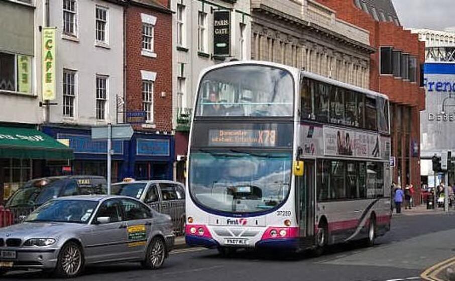 un bus inglese