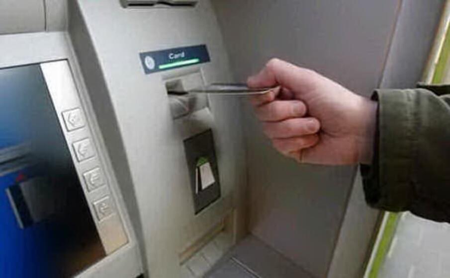 bancomat (foto simbolo)