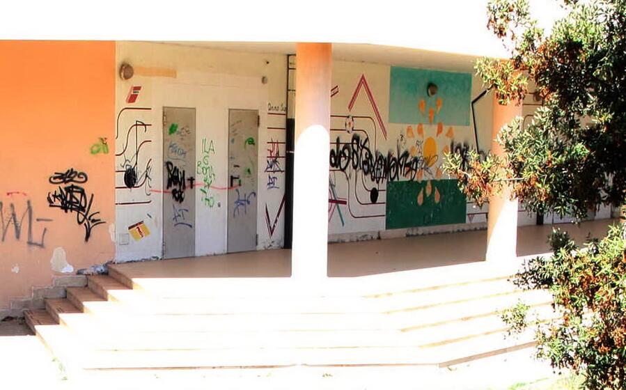una delle scuole prese d assalto a selargius