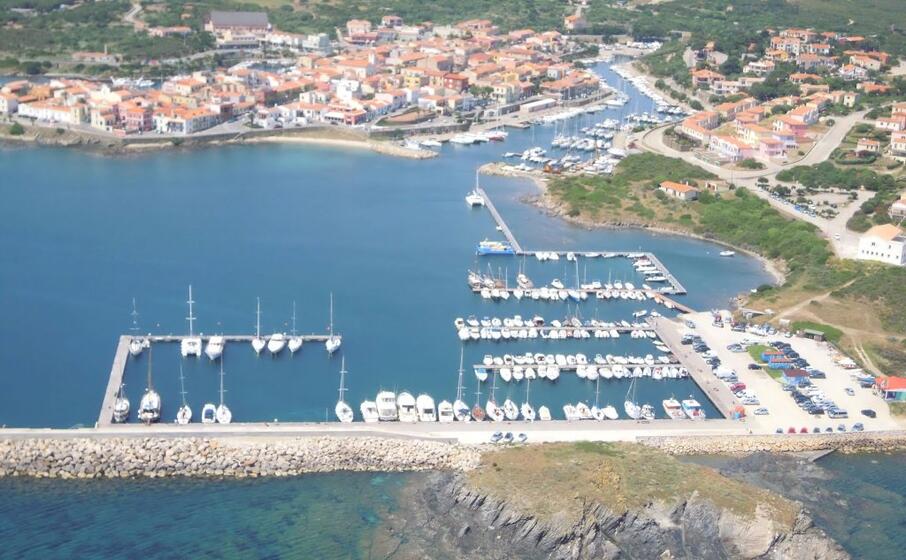 il porto turistico di stintino