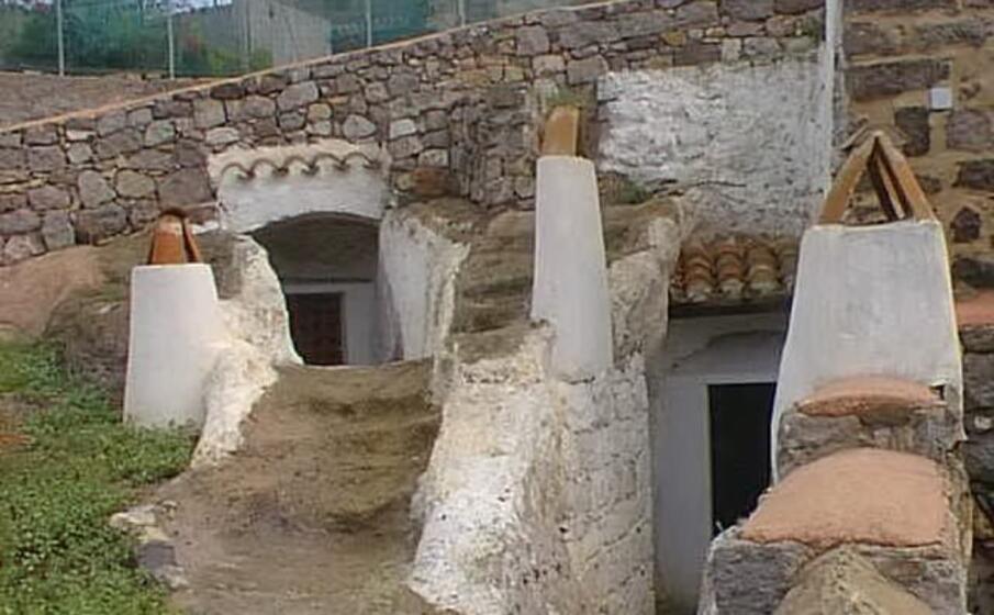 il villaggio ipogeo di sant antioco