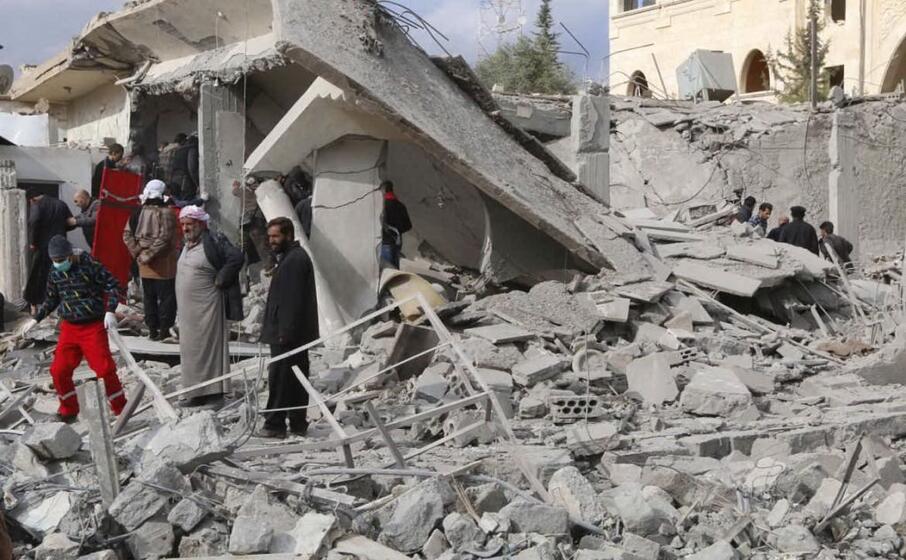 bombardamenti su raqqa