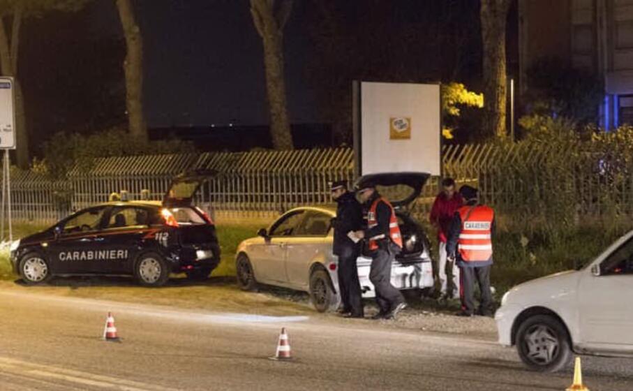 un posto di blocco dei carabinieri