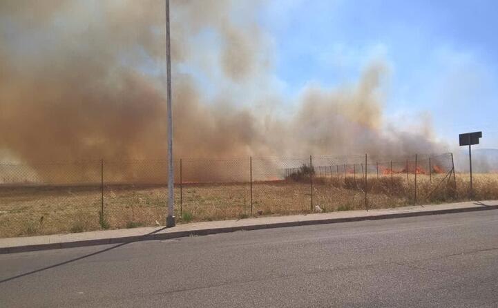 emergenza incendi nel sud sardegna fiamme a quartu (foto inviata dal nostro lettore alberto)