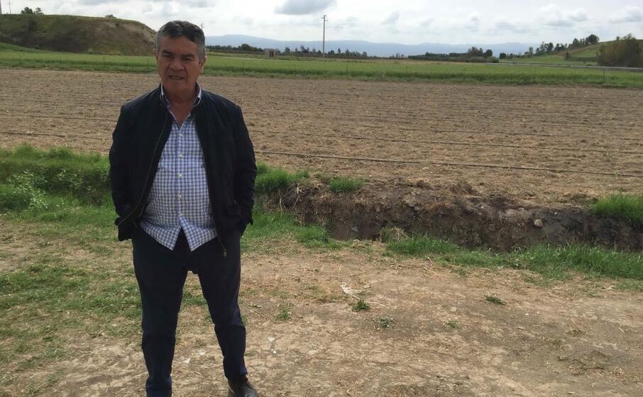 il sindaco nello cappai nelle campagne di guamaggiore