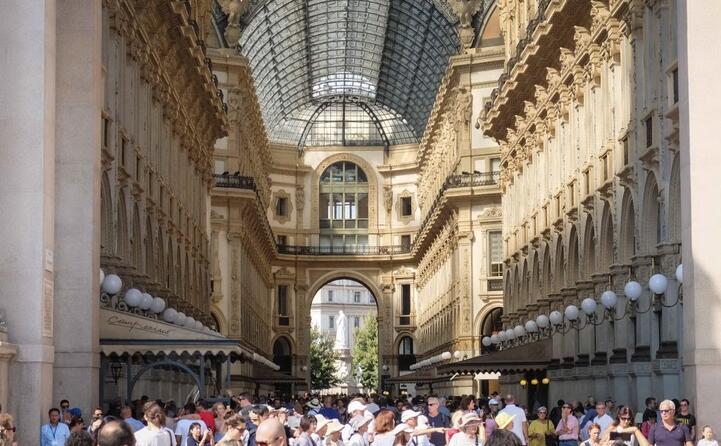 Milano La Galleria Vittorio Emanuele Compie 150 Anni Sala E Il Barometro Della Citta L Unione Sarda It