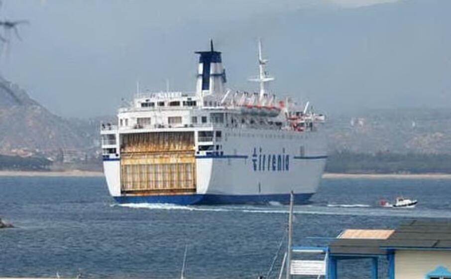 Il traghetto Tirrenia anticipa al sabato, beffa in porto per i turisti L'Unione Sarda.it