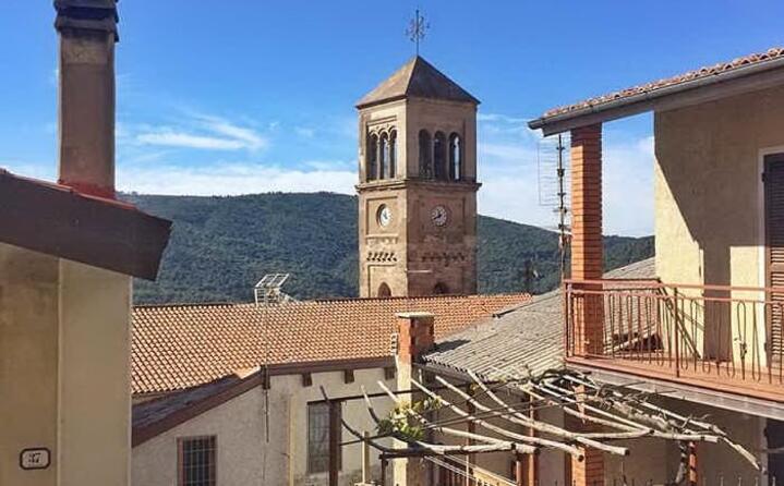 il sole illumina la cittadina lo scatto di mauro_caredda