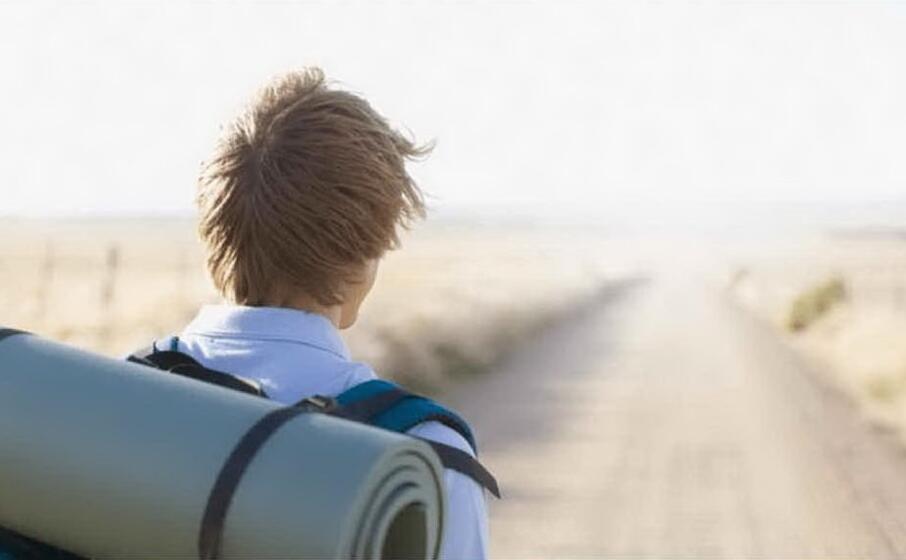 sempre pi giovani costretti a emigrare immagine simbolo