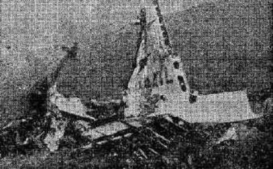 rottami contorti tutto ci che rimane del veivolo