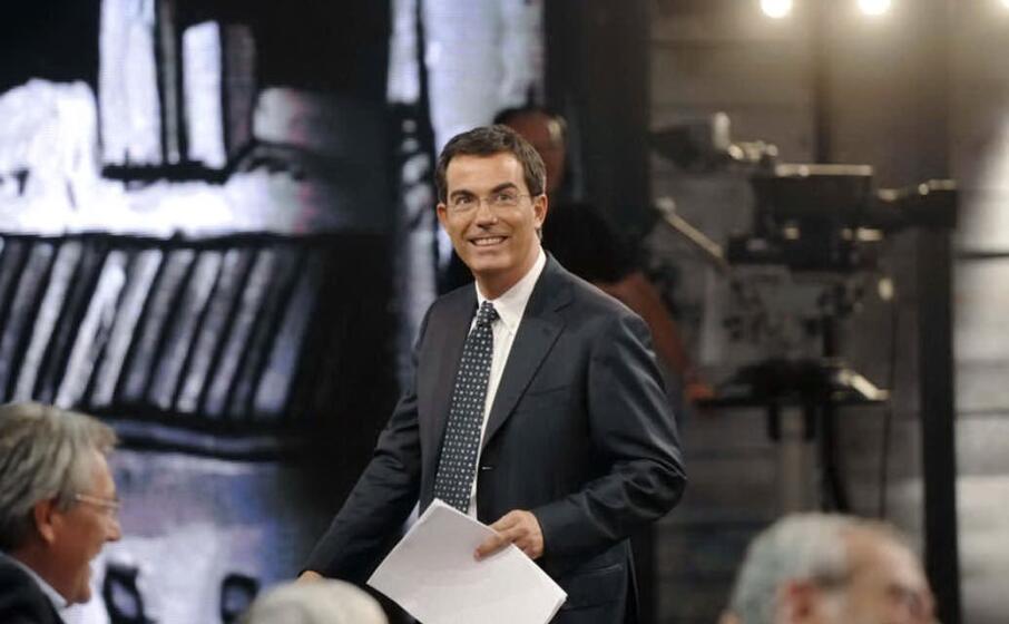 giovanni floris durante la trasmissione di marted