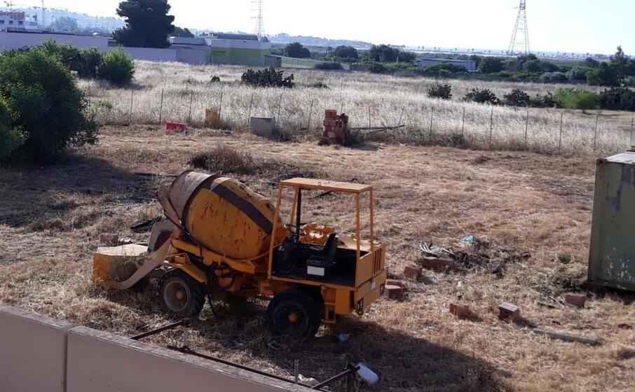 ecco come ridotto da una decina di anni un terreno di propriet del comune di quartu le immagini inviate dal nostro lettore emanuele cocco