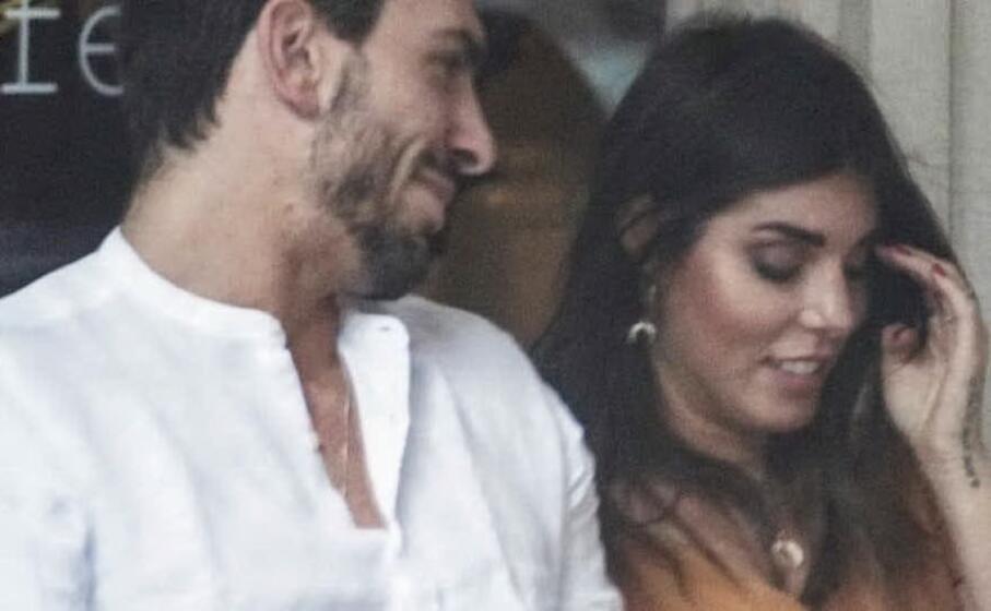 la coppia paparazzata a milano (foto novella 2000)