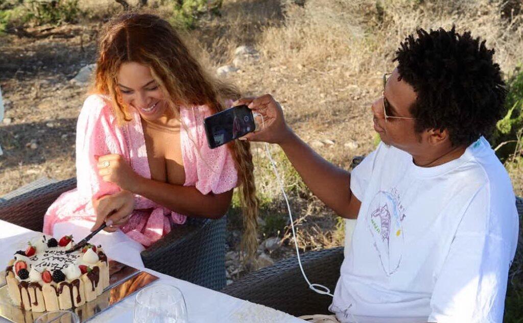 Beyonce Compleanno In Sardegna Assieme A Jay Z L Unione Sarda It Topo gigio 12 cartoni e 62 brani in mp3 da scaricare qui di seguito. compleanno in sardegna assieme a jay z