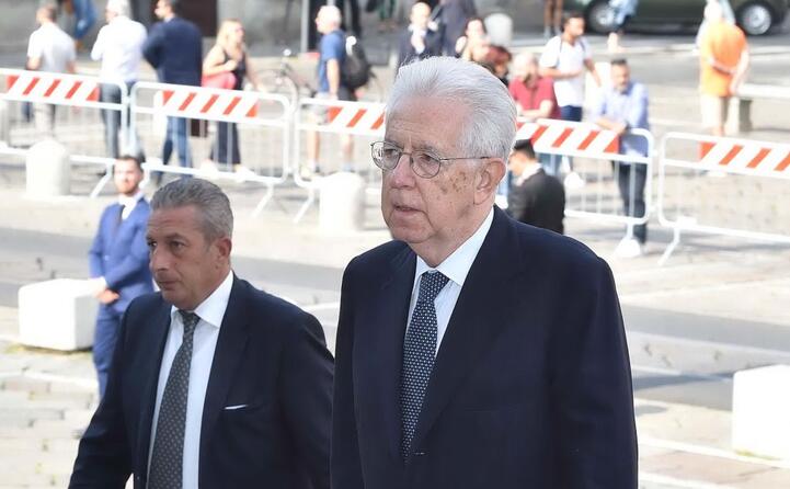 l ex presidente del consiglio e senatore a vita mario monti