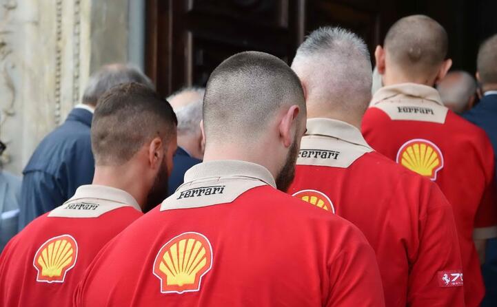 presenti anche diversi meccanici ferrari (foto ansa)