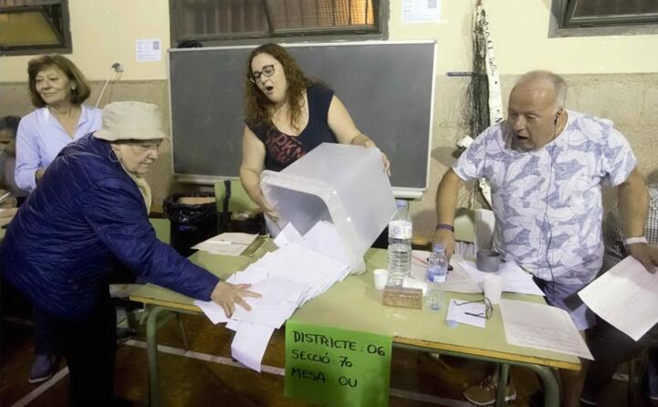 la chiusura delle urne (ansa)