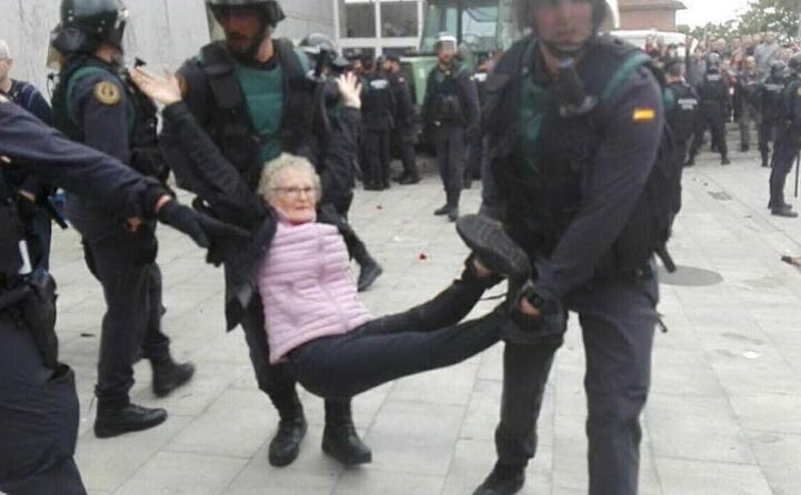 tafferugli tra polizia e manifestanti