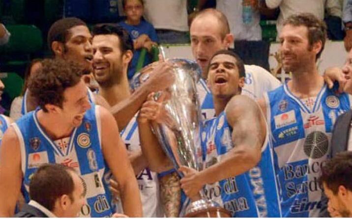 accaddeoggi 5 ottobre 2014 la dinamo sassari vince la supercoppa italia (archivio l unione sarda)