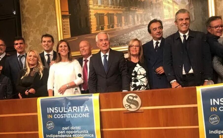 la conferenza stampa (foto comitato insularit )