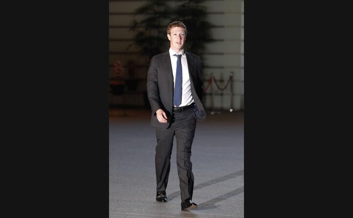 nel 2012 mark zuckerberg fondatore e ceo di facebook compra il social di condivisione immagini