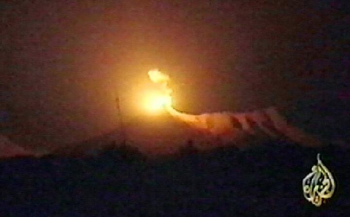 i primi bombardamenti (ansa)