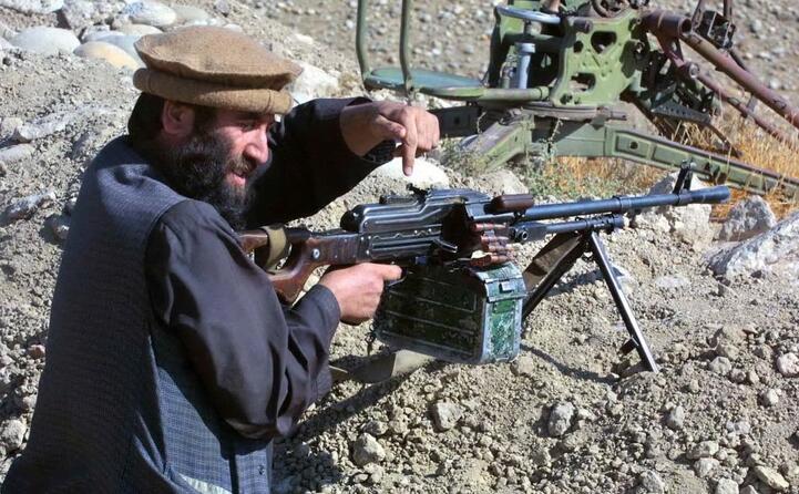 un guerrigliero afgano (ansa)