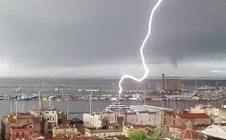 fulmine a cagliari (foto di un lettore)