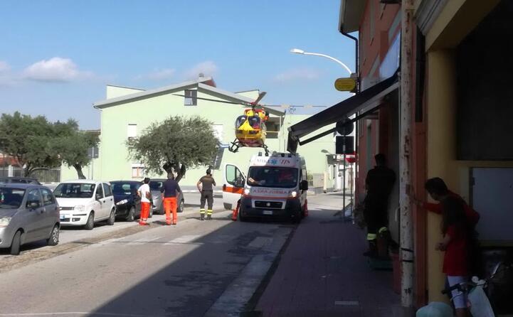 i soccorsi per un vigile del fuoco a uta (foto lorenzo ena)