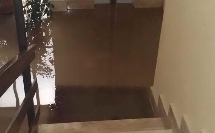 interno di un condomino in via mandrolisai a cagliari (foto l unione sarda)