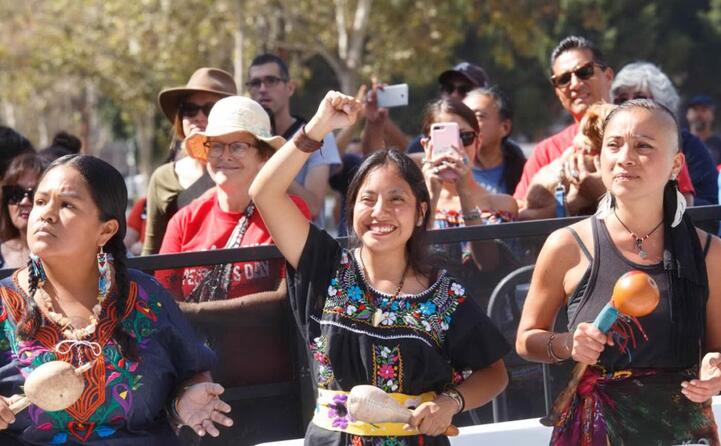 i nativi americani organizzano una contro cerimonia (ansa epa)