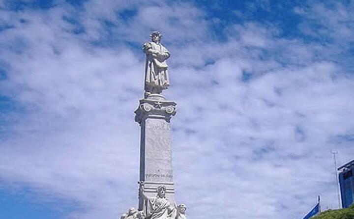il monumento dedicato a colombo a buenos aires (ansa)