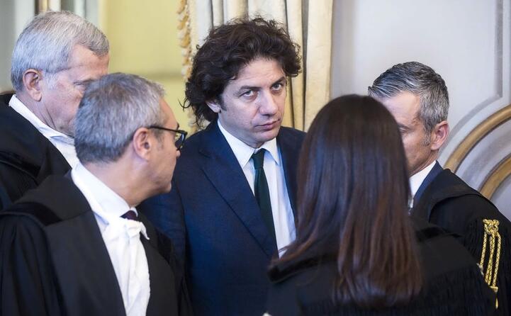 marco cappato con i suoi legali (ansa)