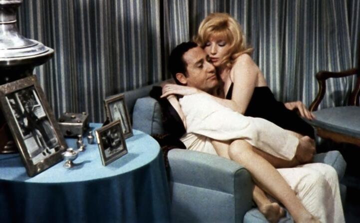 Accaddeoggi Il 3 Novembre 1931 Nasce Monica Vitti L Unione Sarda It Nella zona a nord di cosenza, nei terreni di proprieta del barone carlo campagna in contrada petrara nei pressi di campagnano, ci sono tre case coloniche. novembre 1931 nasce monica vitti