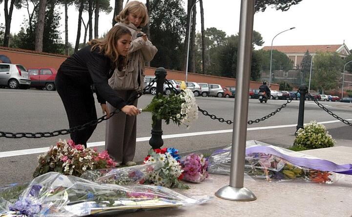 il cordoglio davanti al comando generale dei carabinieri di roma