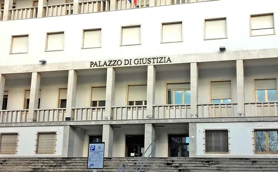 il palazzo di giustizia di nuoro (archivio l unione sarda)